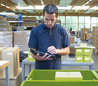 Auslieferung an den Fachhandel